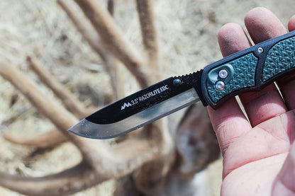 OUTDOOR EDGE 3.5" RazorLite EDC Knife. Pocket Knife with Replaceable Blades and Clip. The Perfect Hunting Blade for Skinning Deer. Blaze Orange with 6 Blades