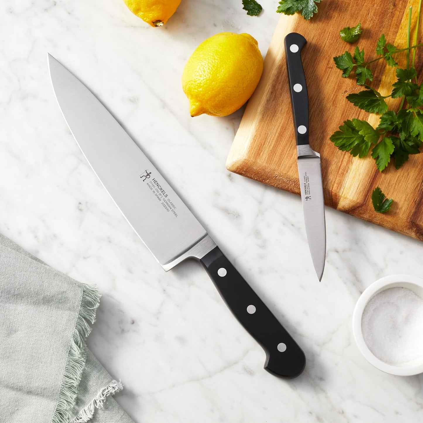 HENCKELS Classic Razor-Sharp 16-Piece Knife Block Set, Chef Knife, Bread Knife, German Engineered Informed by 100+ Years of Mastery