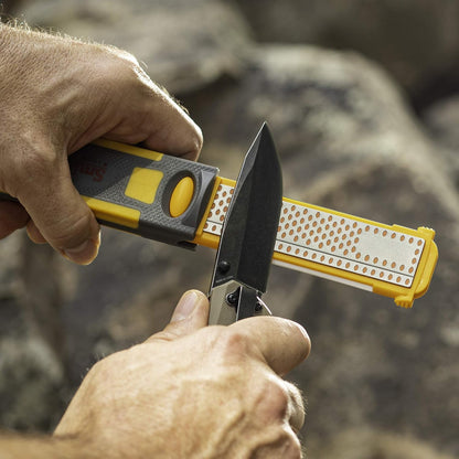 Smith's 51178 Pack-Pal 4" Diamond Combination Sharpener – Retractable 2-Sided Stone Camping Knife Sharpener – Straight & Serrated Blades - Lightweight, Compact, Handheld - Fire Starter – Hiking Tool