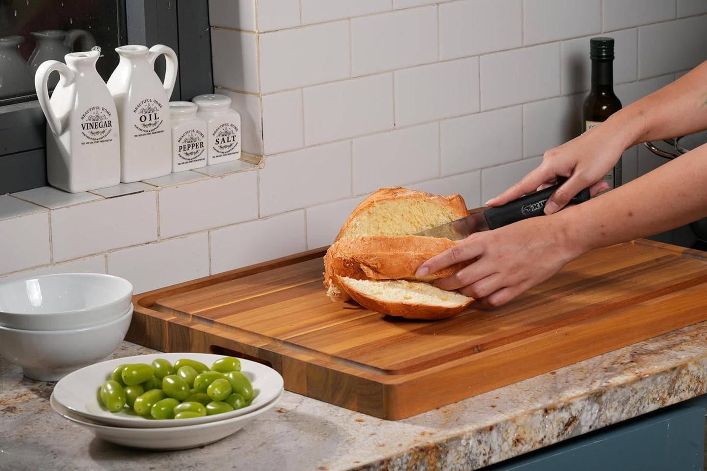 Howizz Acacia Wood Large Cutting Board, Thick End Grain Solid Wood Butcher Block For Kitchen, Non Toxic Pre-Oiled Carving Tray w/Juice Grooves and Easy Grip Handle, 20"x15"x1" (Gift-Ready Box)