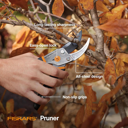 Fiskars 2-Piece Pruning & Veggie Shears Set, Explore Collection Garden Tool Kit, Bypass Pruner for Light Trimming, Vegetable Shears with Serrated Stainless Steel Blades for Harvesting Flowers & Herbs