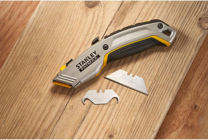 Stanley 0-10-789 2 in 1 Snap Off Knife "Xtreme", Grey