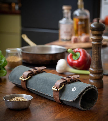 Angus Stoke Knife Bag made of durable Canvas & genuine Leather - Chef's Knife Roll Case for Cooking & BBQ - Knives storage case Lars (Olive-Green)