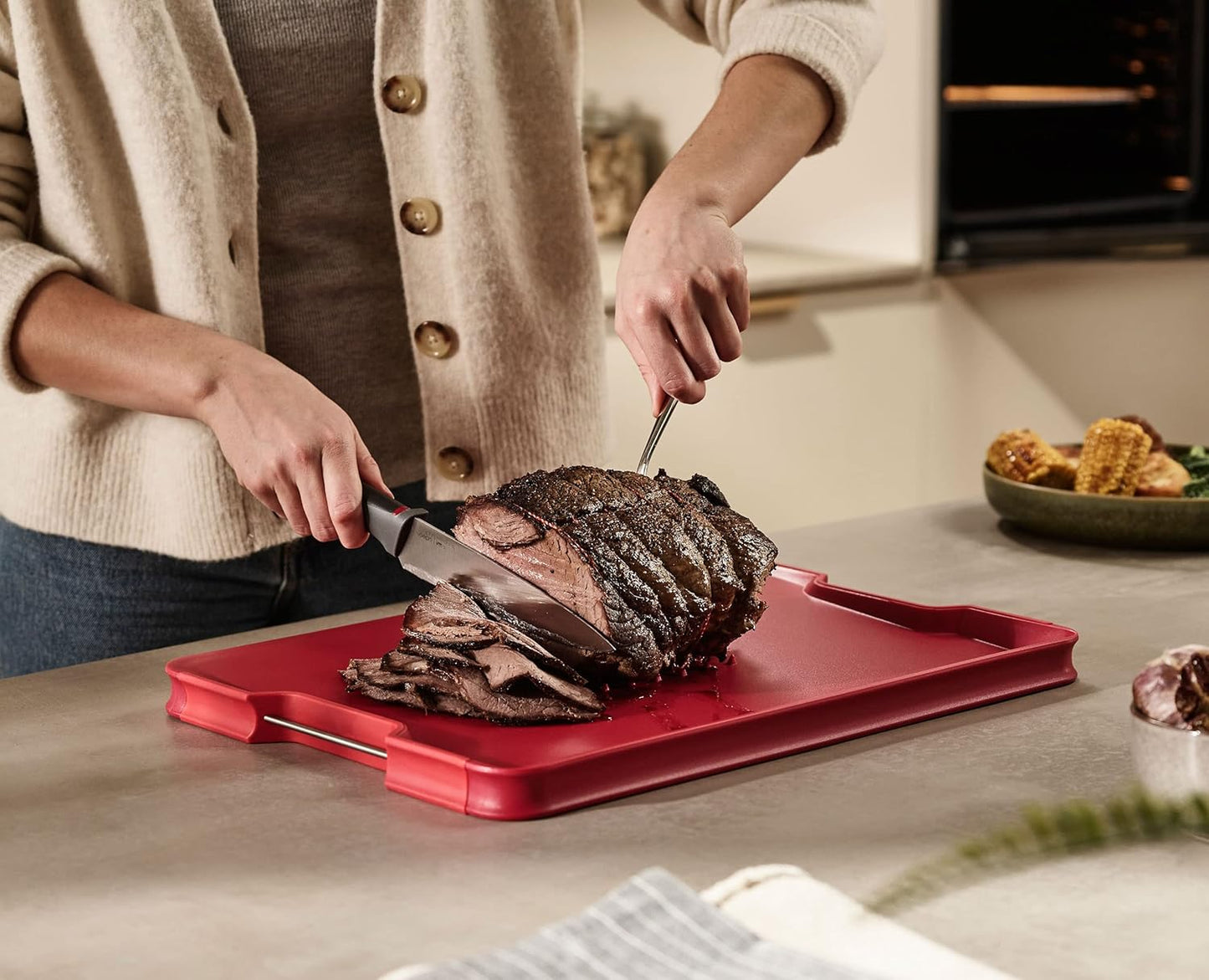 Joseph Joseph Cut&Carve Plus - Non-Slip, Multi-Function, Double-Sided Cutting Board for Food Preparation and Carving- Dishwasher Safe, Large – Black