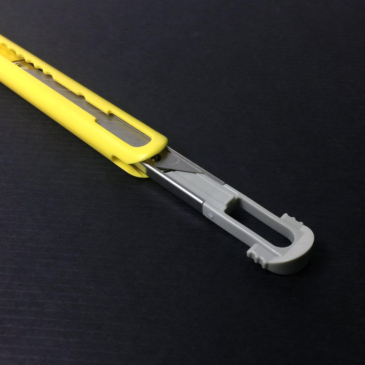 Multi-Blade Cartridge Knife, ABS Grip, 30-Degree Blades (A-553P)