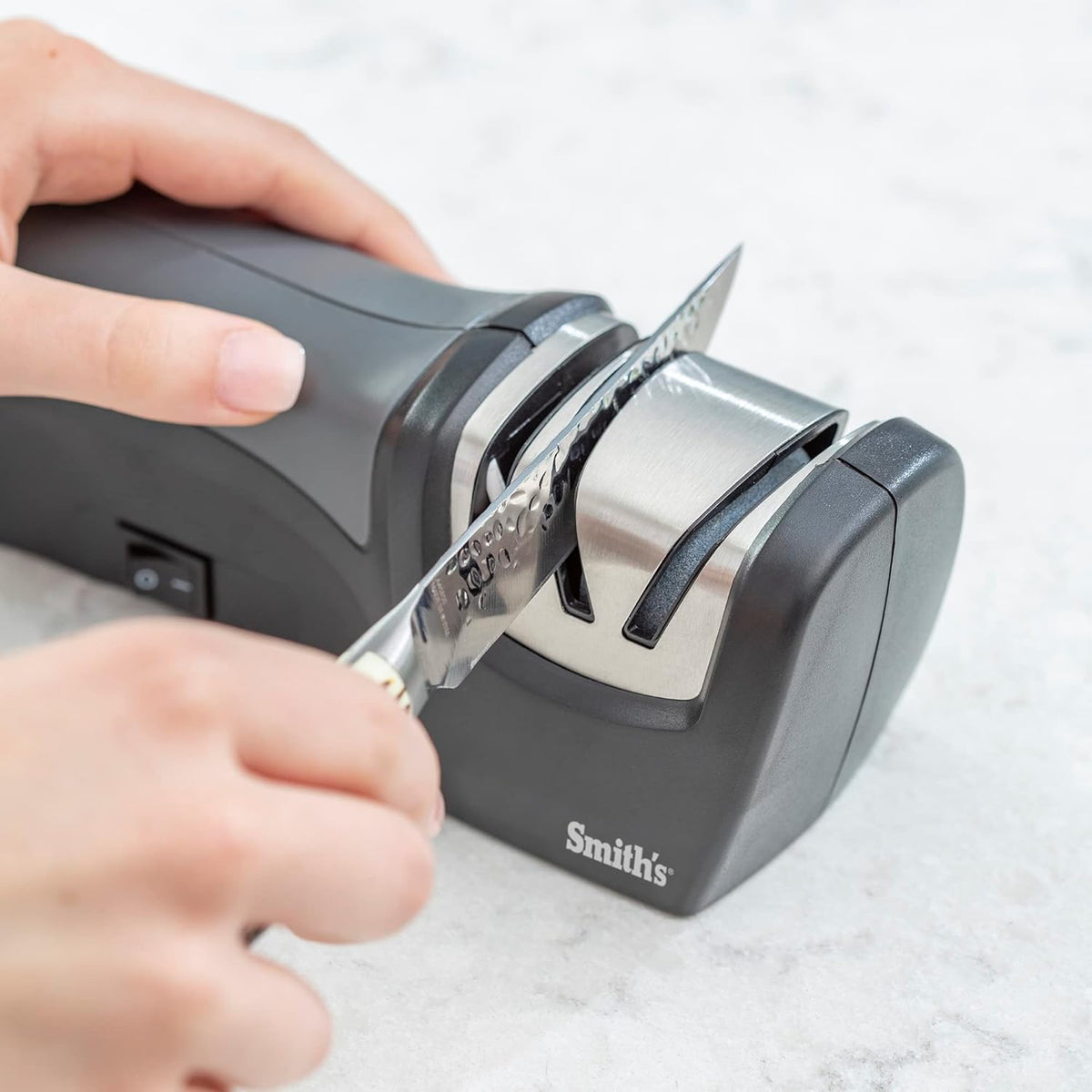 Smith's 50005 Edge Pro Compact Electric Knife Sharpener - Yellow & Grey - Straight Edge 2 Stage Sharpener - Electric & Manual Sharpening - Blade Guide - Outdoor & Kitchen - Pocket & Filet Knives