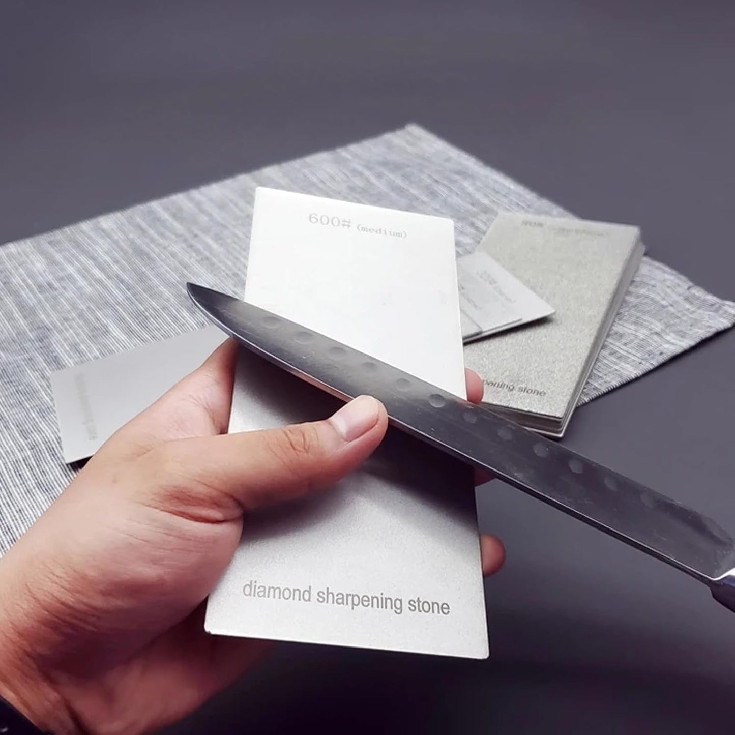 6.69*2.95in 3-piece set of diamond sharpening stones, tool grinding plates, and polishing stones are suitable for sharpening kitchen knives and removing dull, blunt or worn edges (240/600/1200 grit)