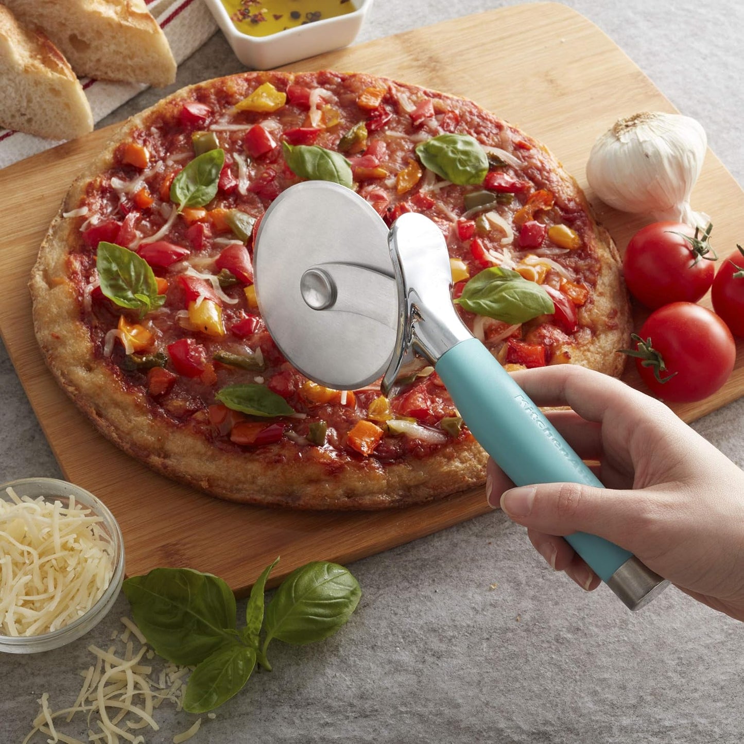 KitchenAid Gourmet Stainless Steel Pizza Wheel with Sharp Blade to Easily Cutting Pizza Crusts, Pies, and more, Finger Guard for Safety and Comfort Grip to Protect Fingers, Dishwasher Safe, Black