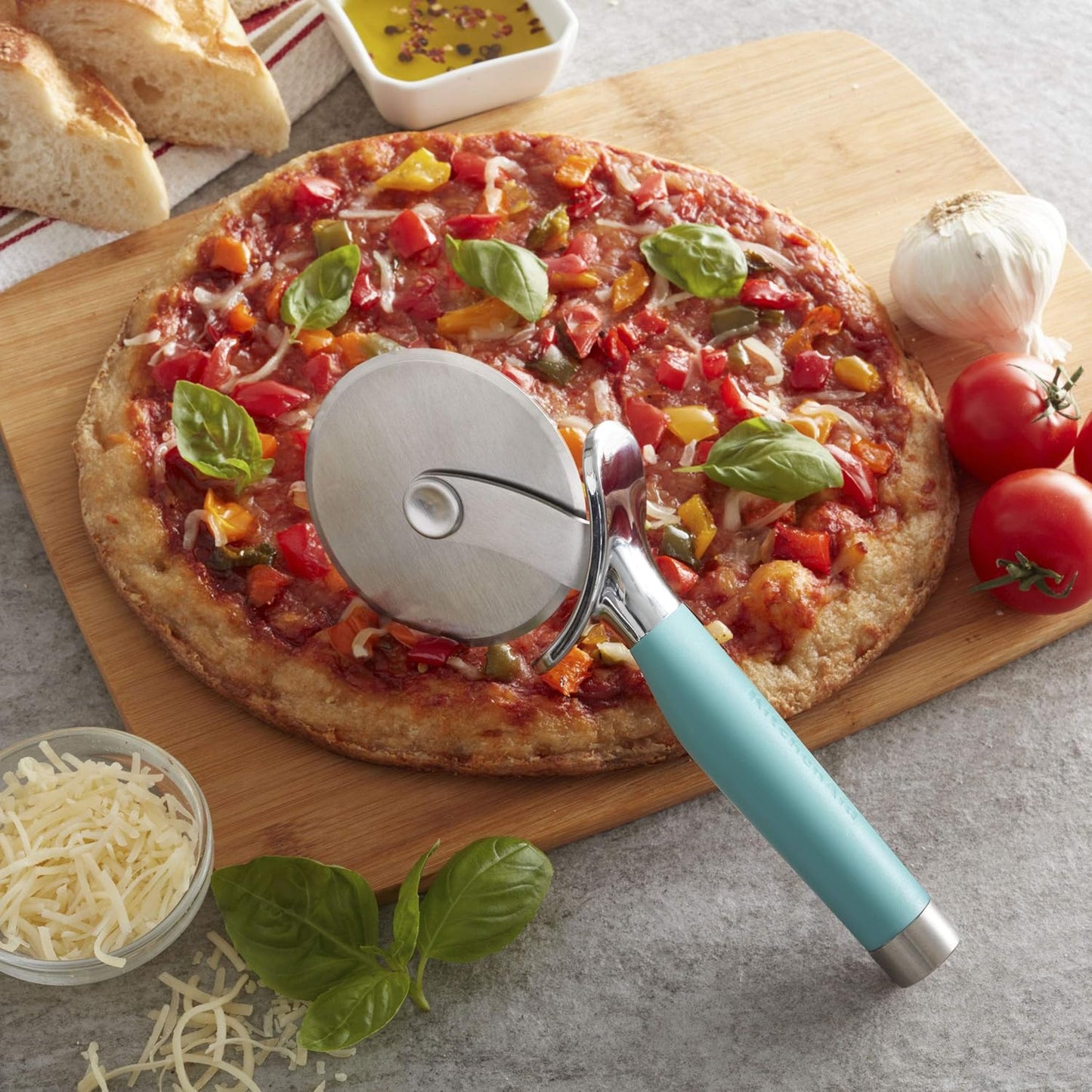 KitchenAid Gourmet Stainless Steel Pizza Wheel with Sharp Blade to Easily Cutting Pizza Crusts, Pies, and more, Finger Guard for Safety and Comfort Grip to Protect Fingers, Dishwasher Safe, Black