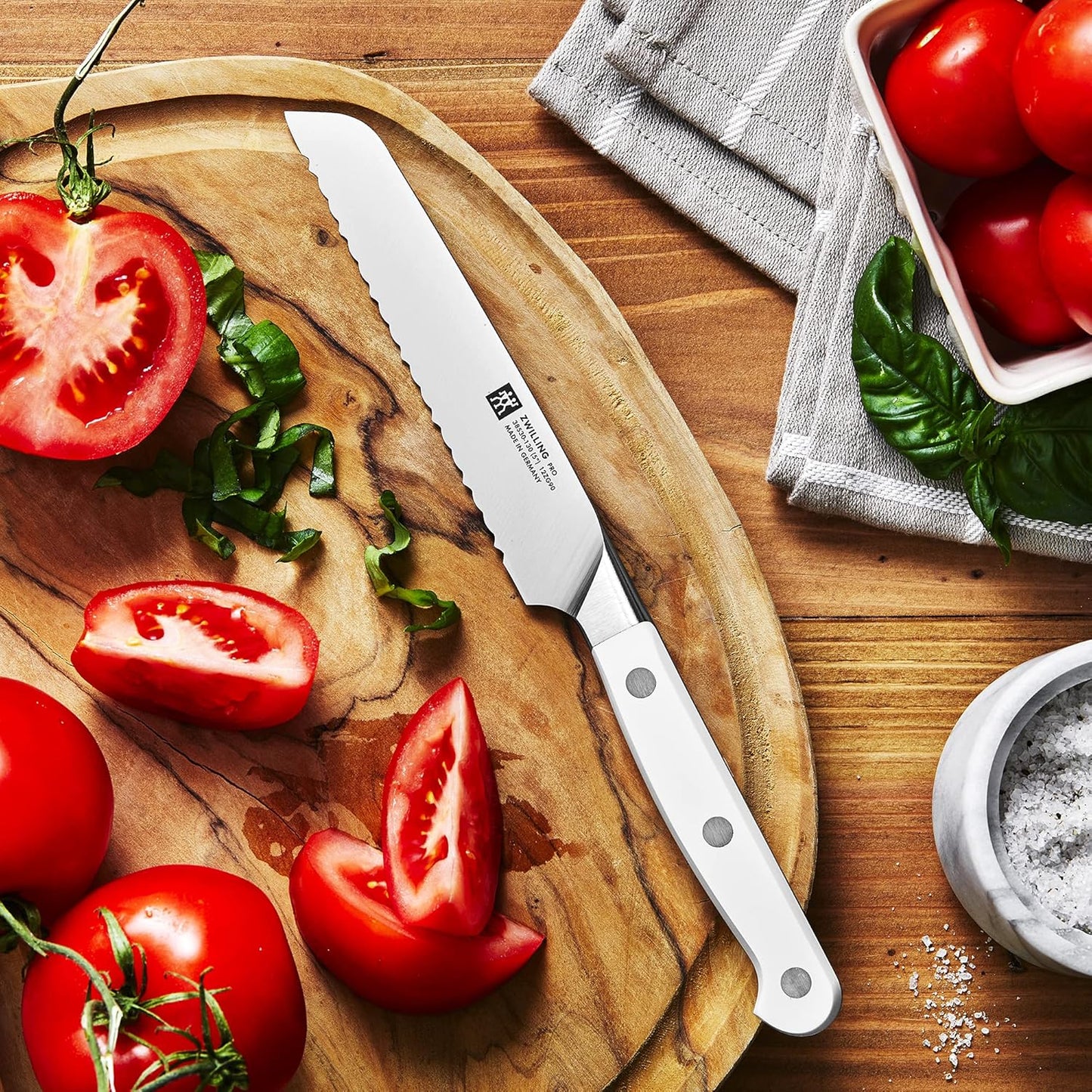 ZWILLING Pro Le Blanc 9-inch Z15 Serrated Bread Knife