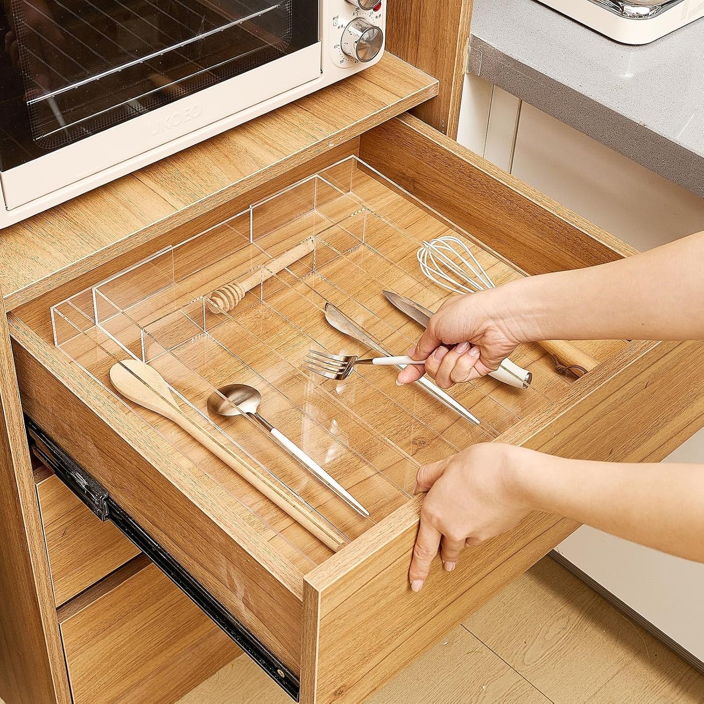 Teenyyou 1 Pack Expandable Kitchen Drawer Organizer Clear Acrylic Utensil Organizer Adjustable Acrylic Silverware Storage for Drawers Silverware Flatware Knives (12 x 16 Inches,6-8 Compartments)