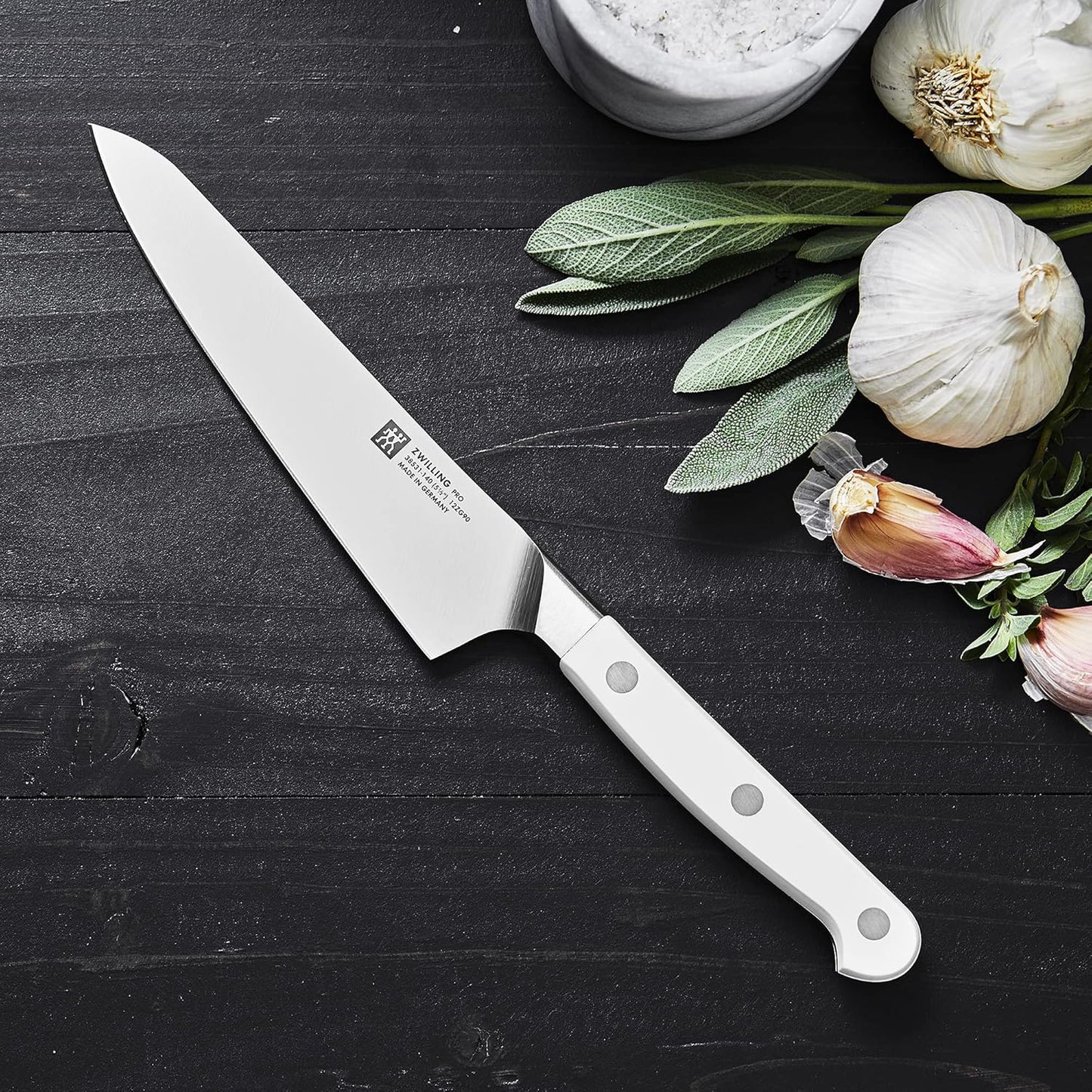 ZWILLING Pro Le Blanc 9-inch Z15 Serrated Bread Knife