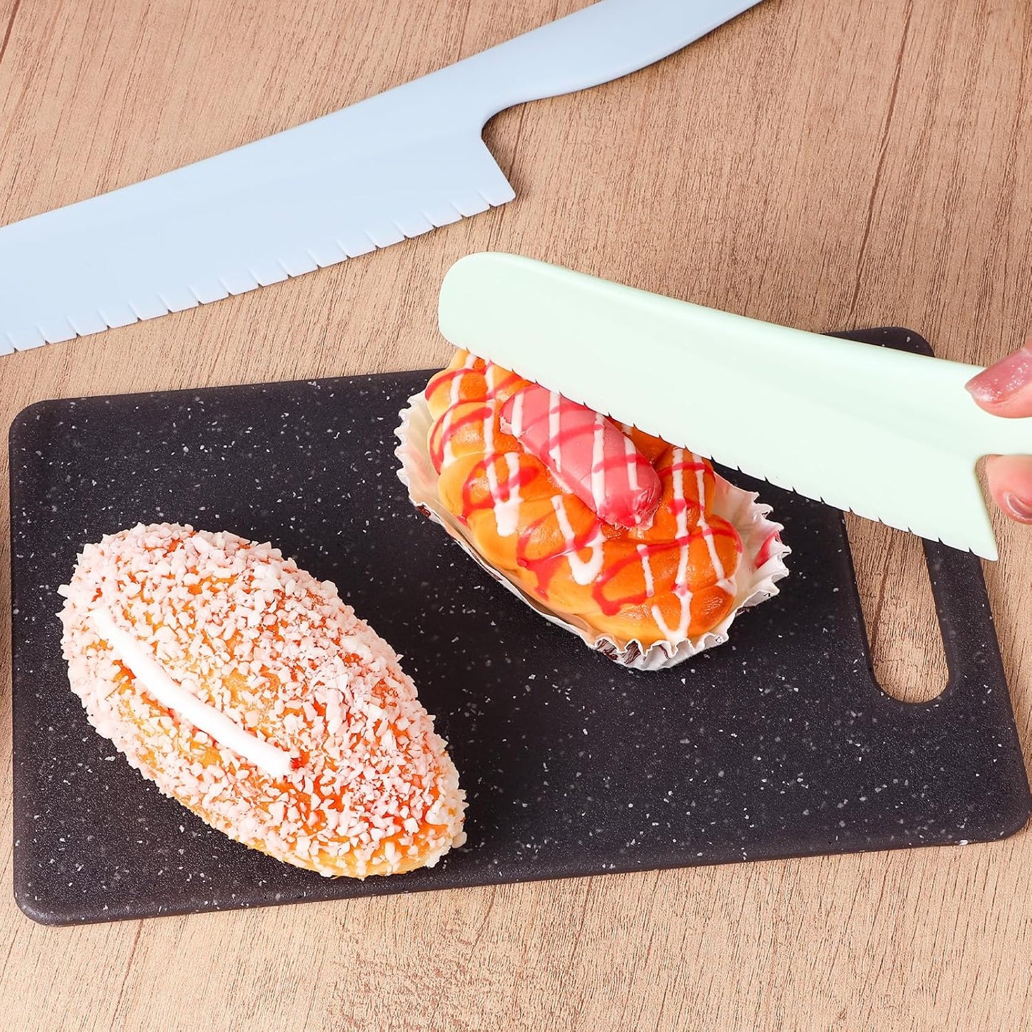 4 Pack Lettuce Knife 11/8.5" Plastic Cake Knifes to Prevent Browning Serrated Kitchen Cutter for Cutting Fruits, Cakes and Bread Dishwashable Safe for Kids Nylon Cutters for Nonstick Pans (Blue, S&L)