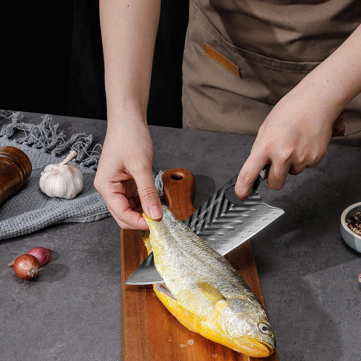 Damascus Chef Knife 8 Inch,67 Layers Alloy Steel Professional Kitchen Knives with Leather Sheath, Hand Forged Resin & Wood Handle QILIN Series