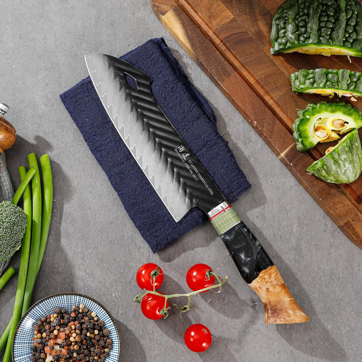 Damascus Chef Knife 8 Inch,67 Layers Alloy Steel Professional Kitchen Knives with Leather Sheath, Hand Forged Resin & Wood Handle QILIN Series