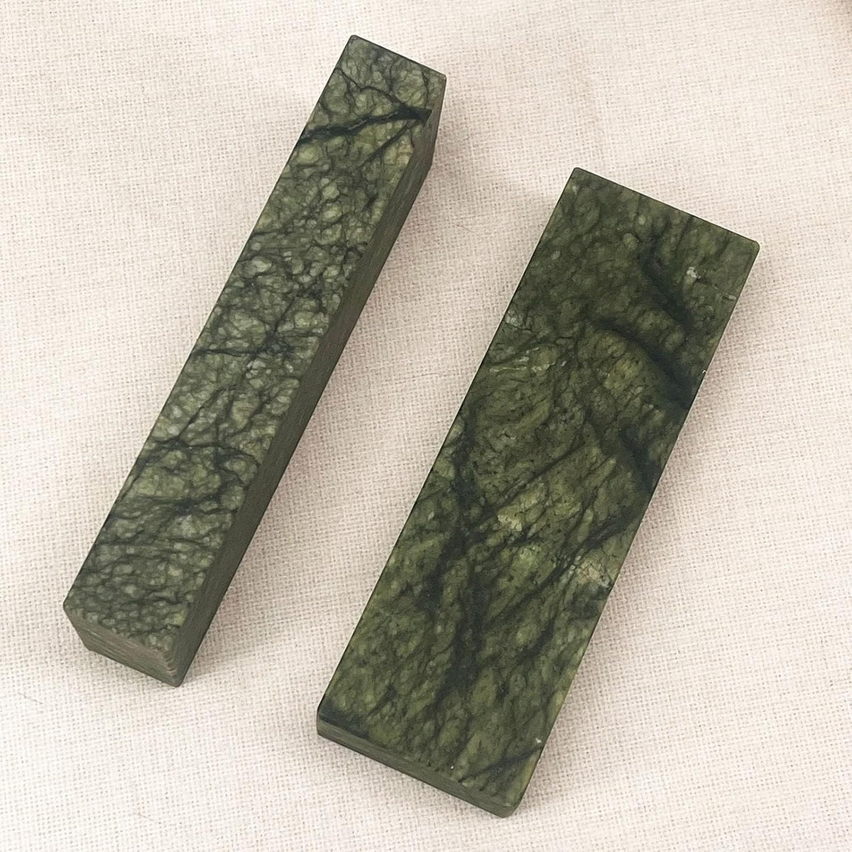 Large Size Polishing Sharpening Stone,Grit 10000# Knife Sharpener Whetstone Final Fine Polishing Natural Green Honing Oilstone for Knives Tools,Cutting Tools 180 * 60 * 30mm with Bamboo Base