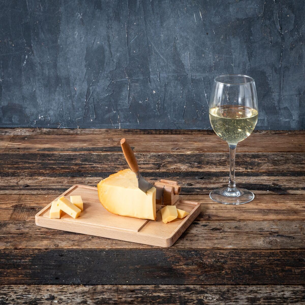 Cheese Cutter Lumberjack Amigo - Serving Board with Cheese Knife - Beechwood and Stainless Steel - for Cheese and Sausage - Safe Cutting - with Crumb Catcher - 9 Inches
