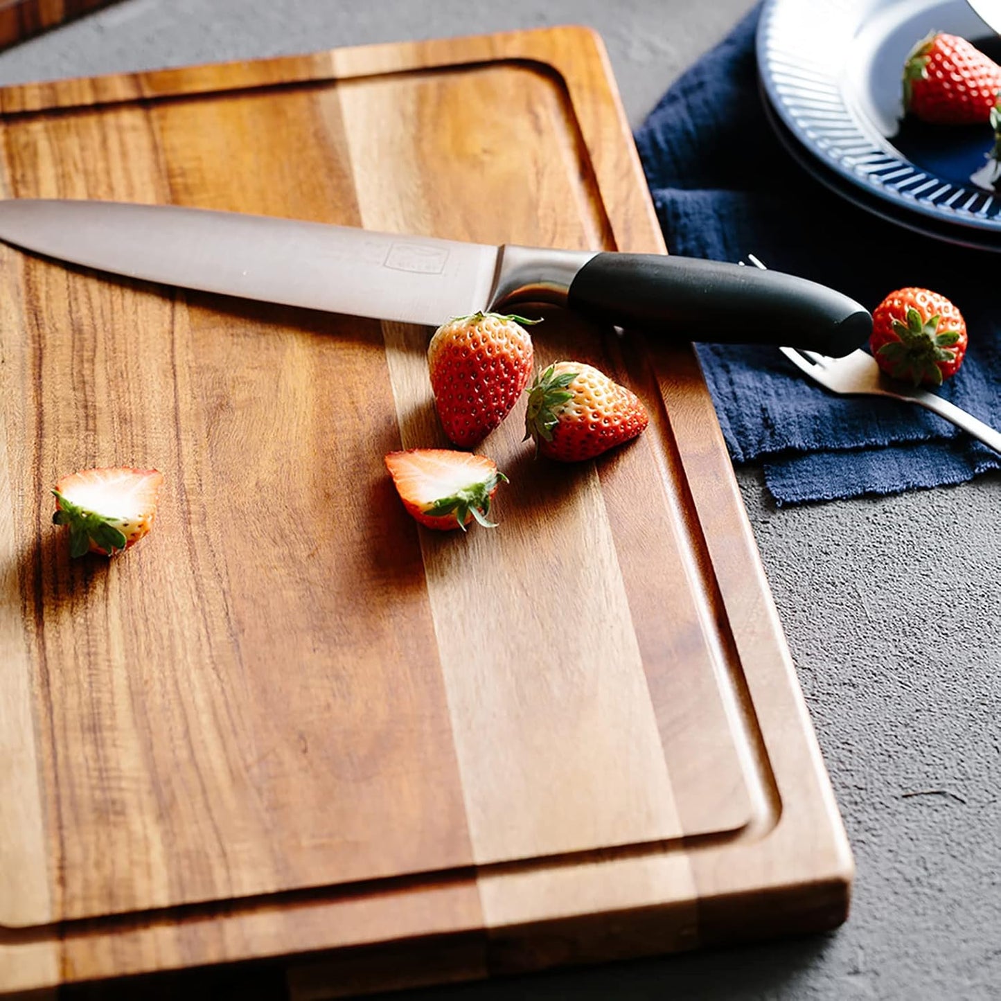 Acacia Wood Cutting Board for Kitchen with Deep Juice Groove and Handles, Wooden Trays for Meat, Fruit and Cheese, 15x10x0.7 Inch