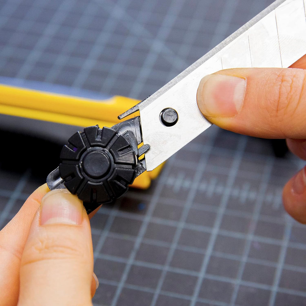 18 mm Snap-Off Replacement Blades in Tube, 8 Ct, 24-Box | drop into compatible utility knives and cutters