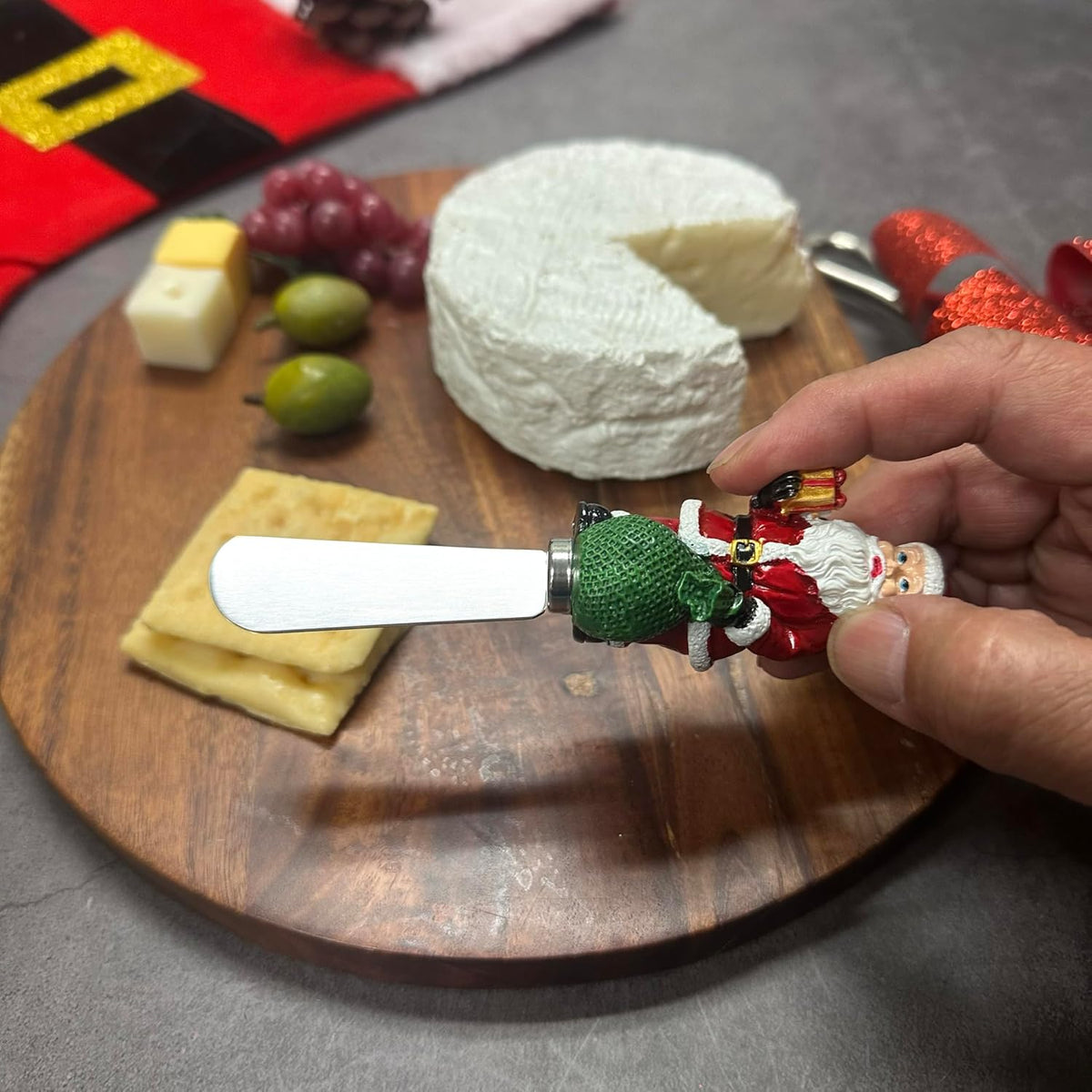Winter Cardinal Cheese Spreaders, Hand-Painted Resin Handles with Stainless Steel Blades for Spreading Cream Cheese, Butter, Jam, or Sandwich, Set of 4