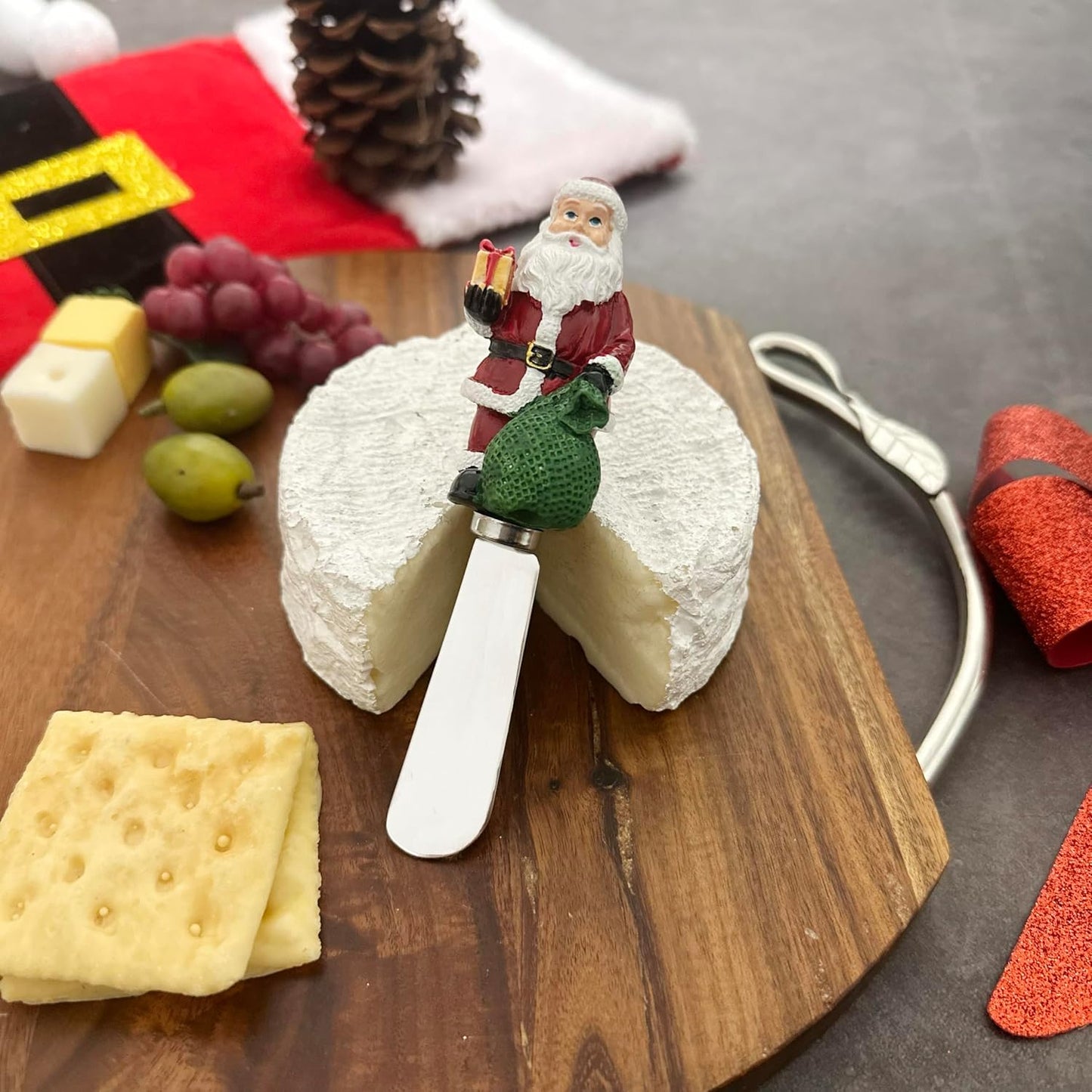 Winter Cardinal Cheese Spreaders, Hand-Painted Resin Handles with Stainless Steel Blades for Spreading Cream Cheese, Butter, Jam, or Sandwich, Set of 4