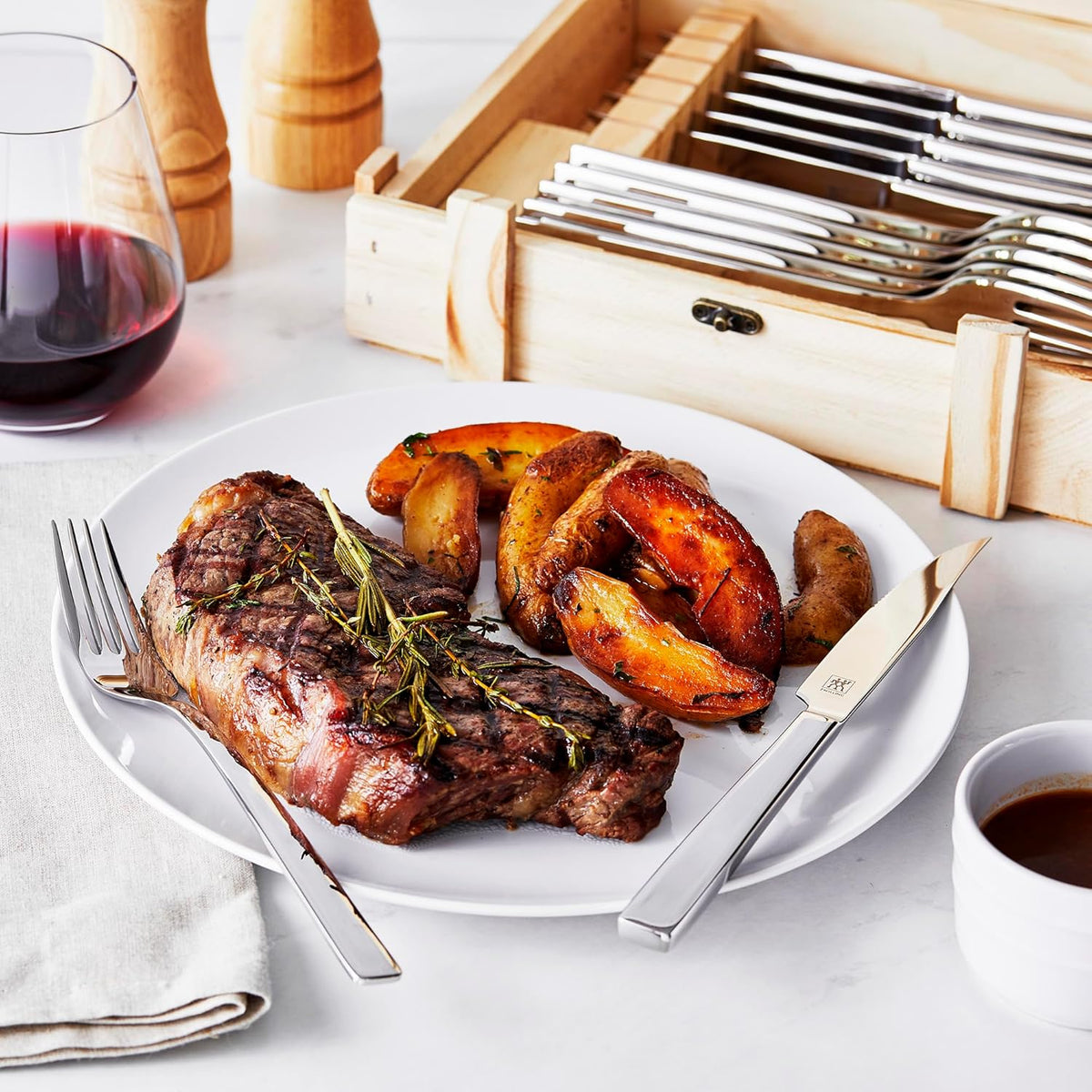 Steak Dinner 12-Piece Set includes forks and steak knives, Gift Set with Presentation Box