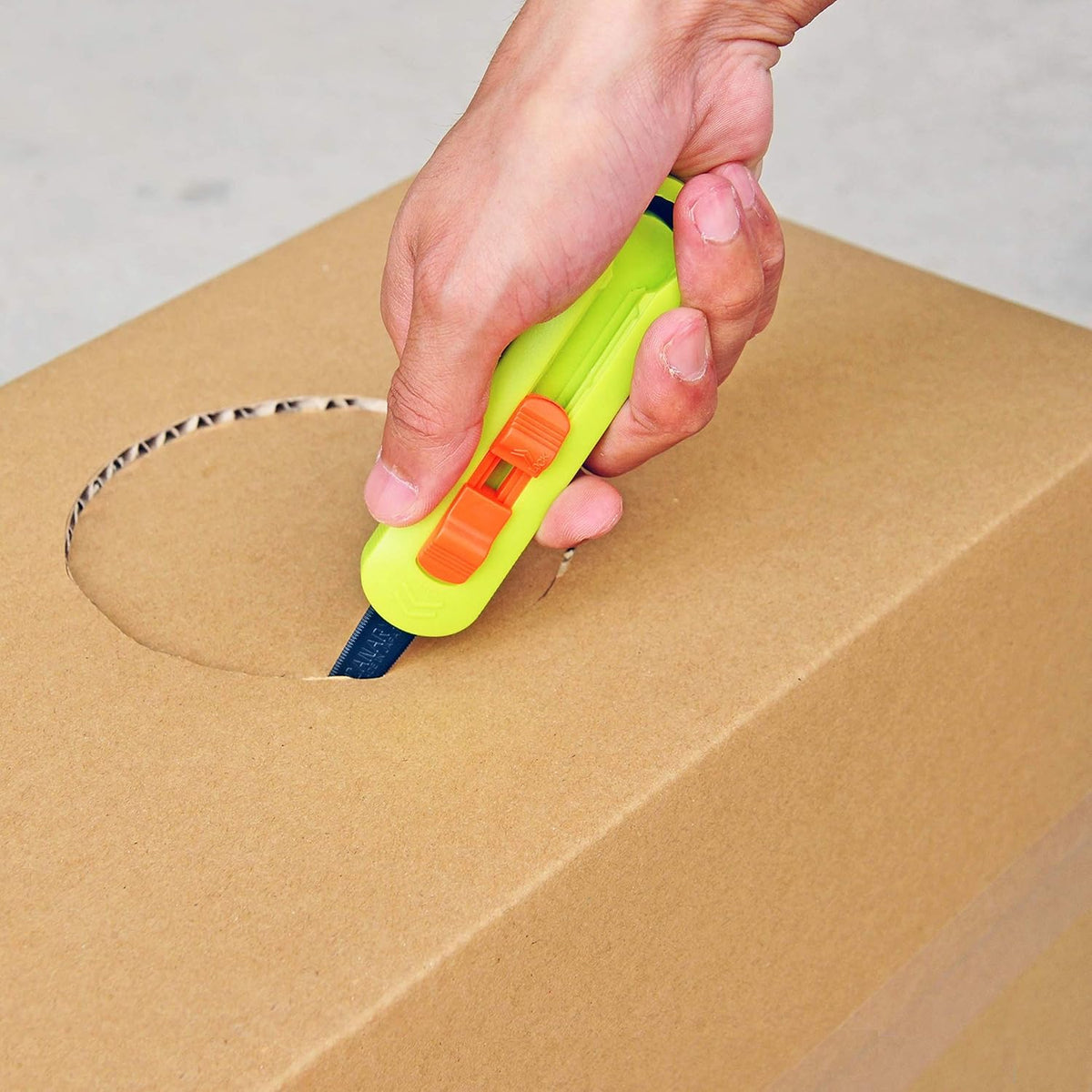 Box Cutter Retractable Blade, Safety Corrugated Cardboard Cutter Knife [Non-Stick Fluorine Coating Blade], Made in JAPAN, Green (DC-30F-1)