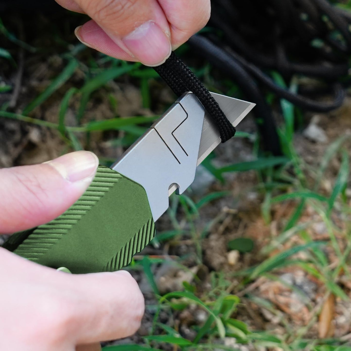 Aluminum Alloy Utility Knife, Retractable Box Cutter,Pocket Knife Replaceable Blade EDC Razor Knife with 10pcs Blades（GREEN）