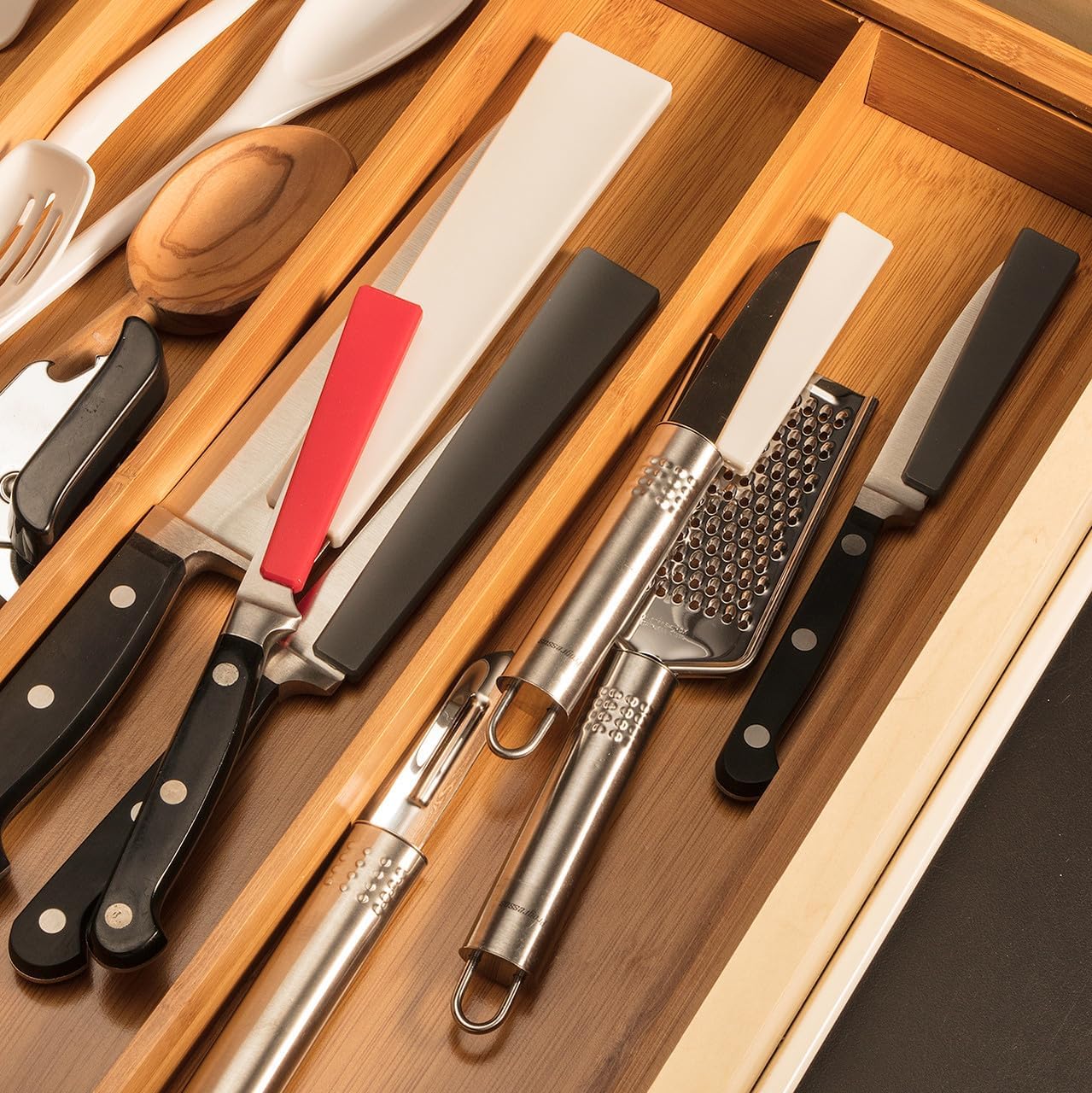 Hutzler Kitchen Knife Edge Guards, Set of 3 Knife Blade Protectors, Fits 4, 6, and 8-inch Blades (Black)