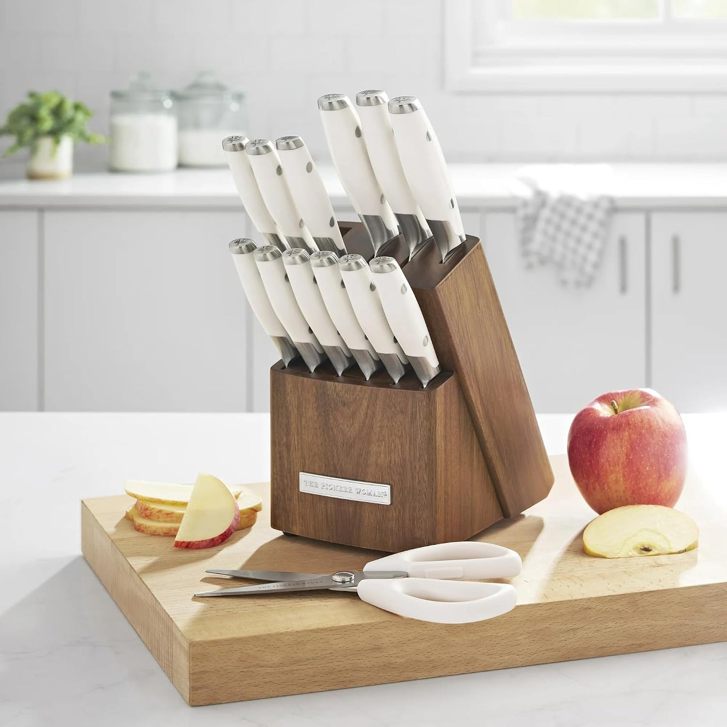 14 Piece Knife Block Set with Stainless Steel Blades, Full Tang Kitchen Knife Set with Wood Storage Block, Chef Knife Bread Knife Utility Steak Knives Kitchen Shears (Green)