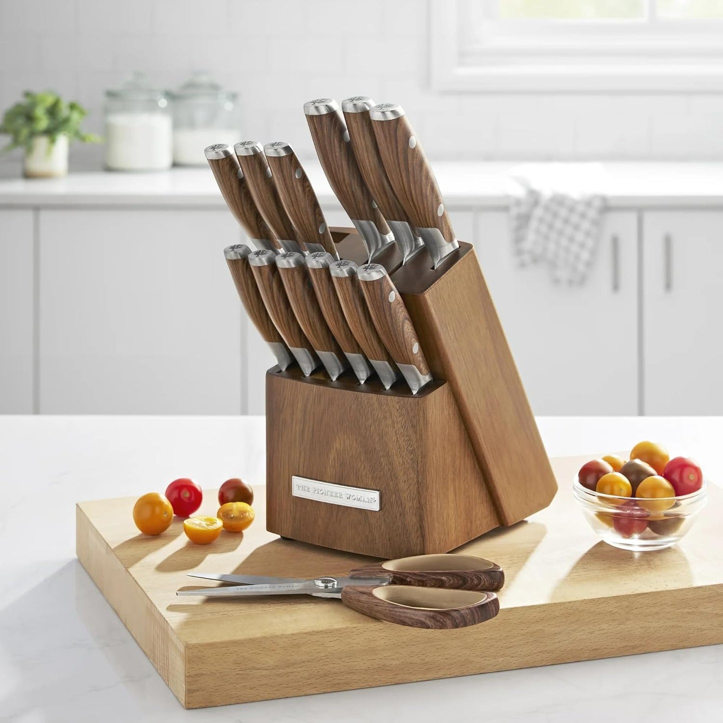 14 Piece Knife Block Set with Stainless Steel Blades, Full Tang Kitchen Knife Set with Wood Storage Block, Chef Knife Bread Knife Utility Steak Knives Kitchen Shears (Green)