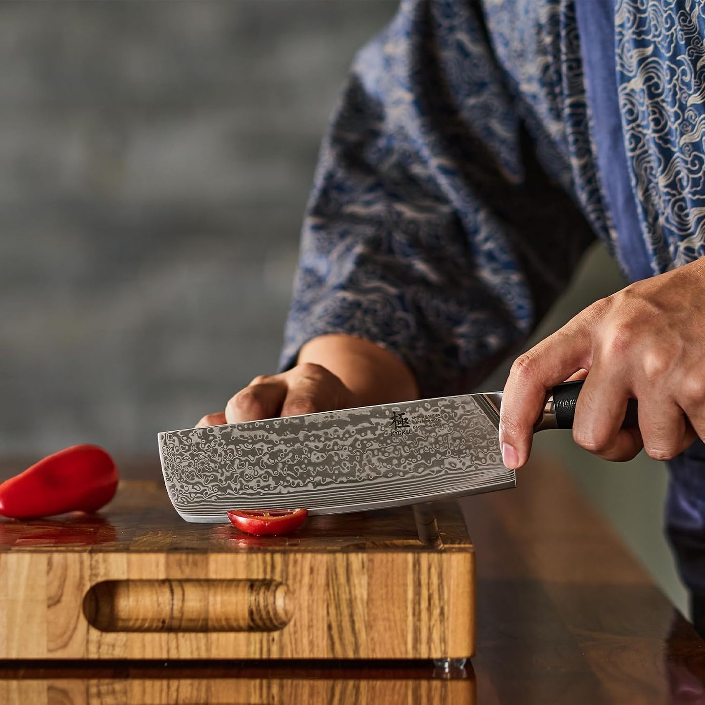 Chef Knife - 8"- Shogun Series Japanese Style VG10 Steel Core Hammered Damascus Blade Kitchen Knife - with Sheath & Case
