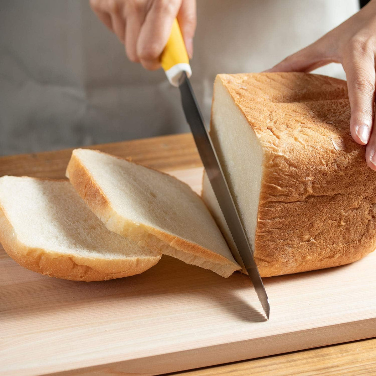 Suncraft HE-2101 Bread Knife, Smooth Bread Knife, Cleans Fresh Bread and Hard Bread, Loved by Professionals, Made in Japan