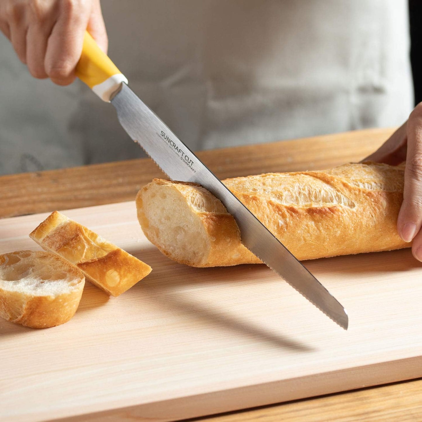 Suncraft HE-2101 Bread Knife, Smooth Bread Knife, Cleans Fresh Bread and Hard Bread, Loved by Professionals, Made in Japan