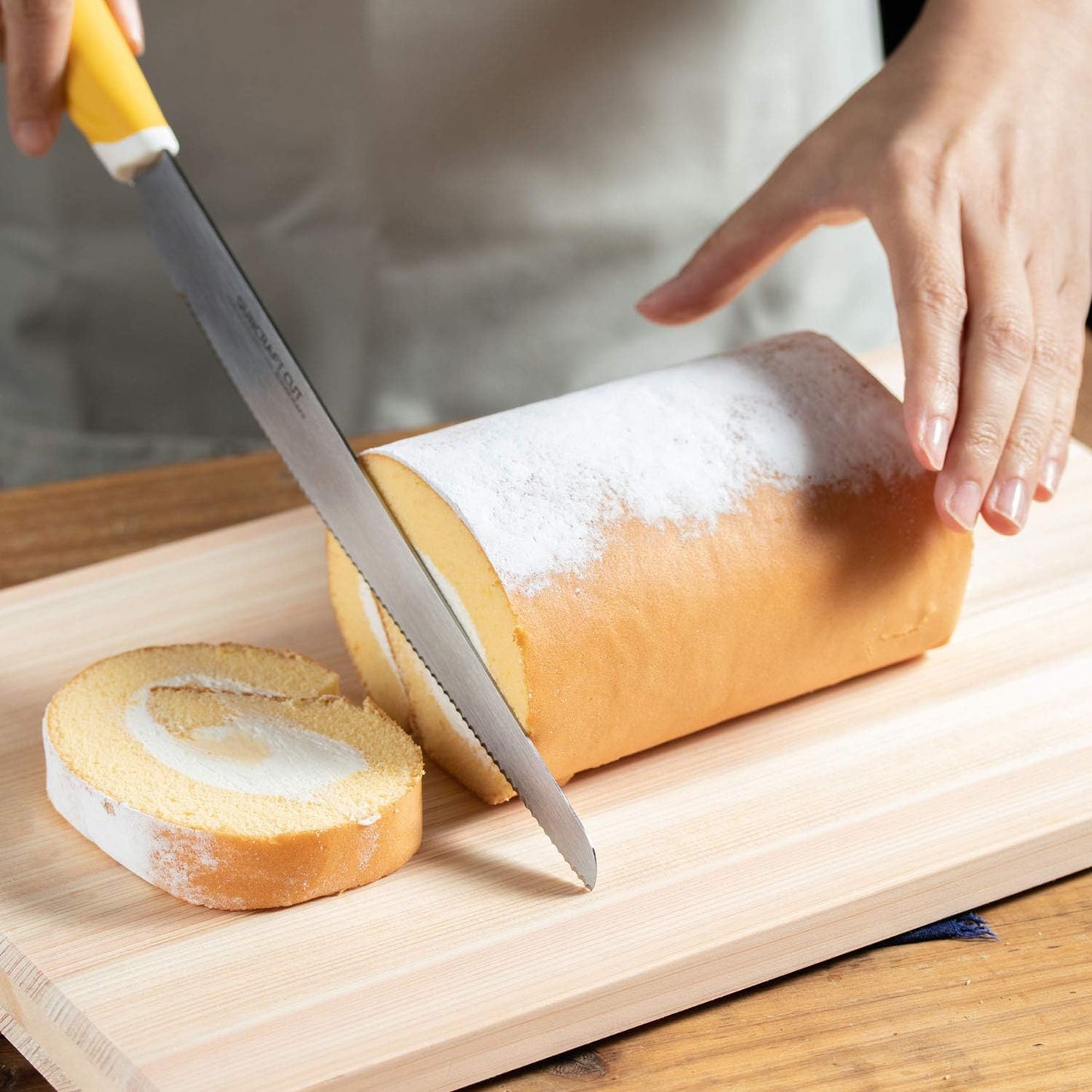 Suncraft HE-2101 Bread Knife, Smooth Bread Knife, Cleans Fresh Bread and Hard Bread, Loved by Professionals, Made in Japan
