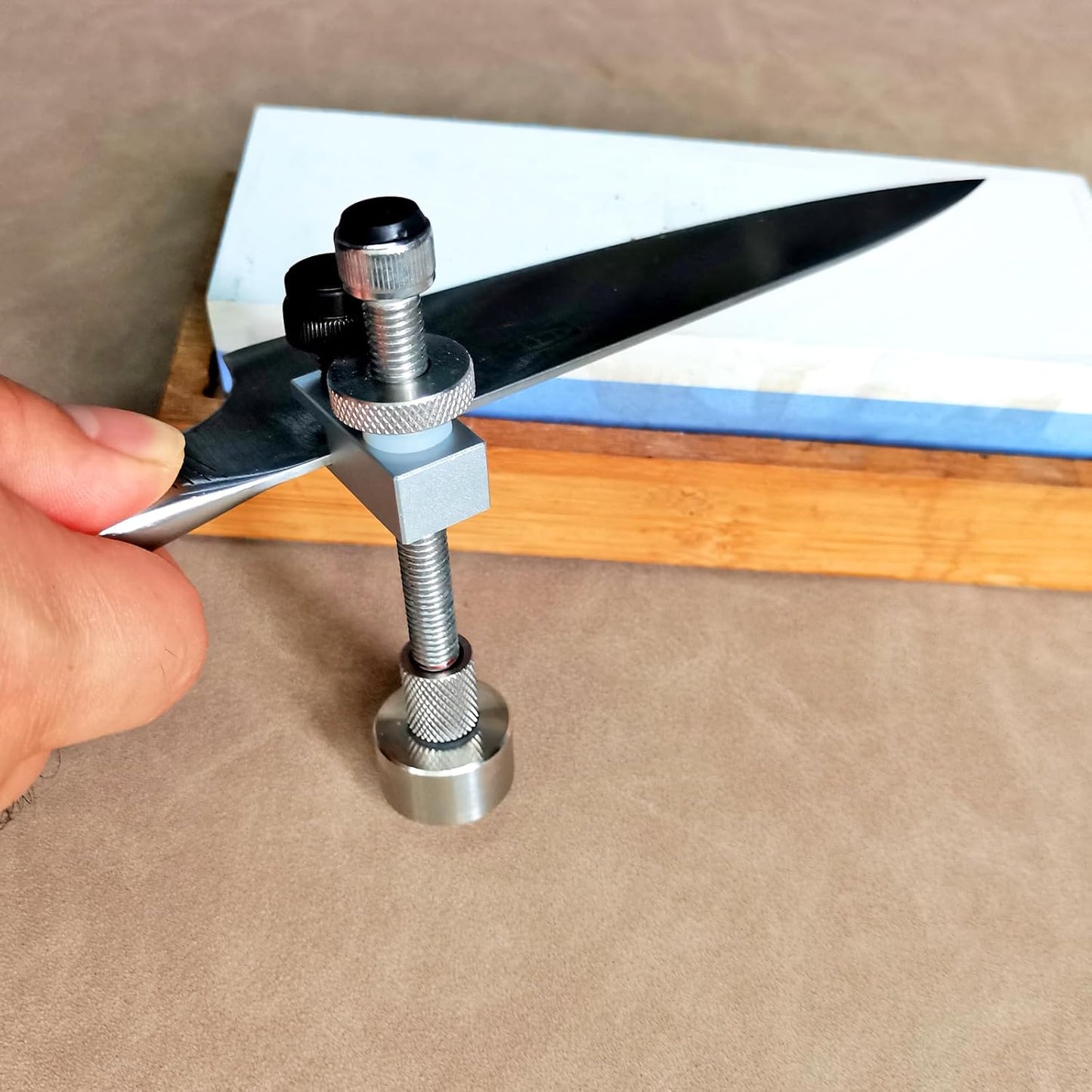 SG01 Knife Sharpening Angle Guide Adjustable 0° to 30° for Sharpening Knives on Whetstone/Daimond Stone, Scrolling Knife Sharpener Jig, Fidget Toys Gift for Blade-Loving Men (2, Silver)