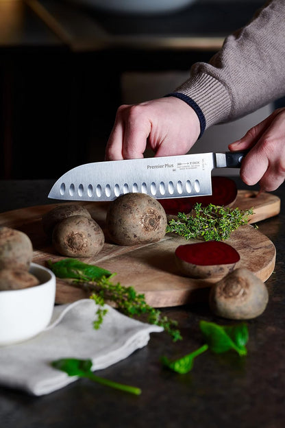 – Premier Plus Peeling Knife - Paring knife with 2.8" blade & 56 HRC - Ideal for cutting fruit & vegetables - Ultra sharp - Stainless steel - Ergonomic handle - High carbon - Made in Germany