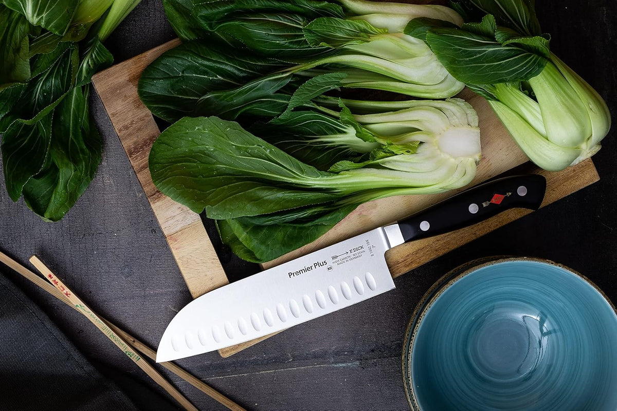 – Premier Plus Peeling Knife - Paring knife with 2.8" blade & 56 HRC - Ideal for cutting fruit & vegetables - Ultra sharp - Stainless steel - Ergonomic handle - High carbon - Made in Germany