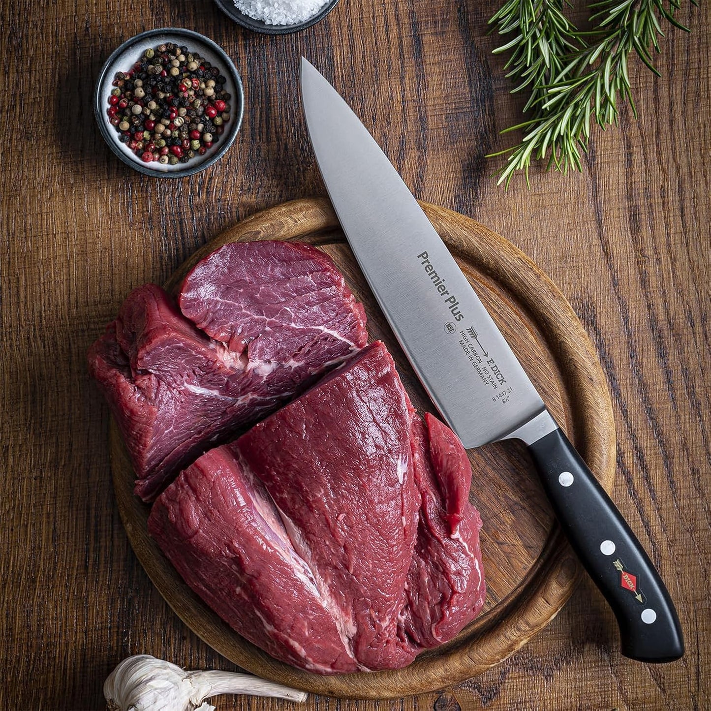 – Premier Plus Peeling Knife - Paring knife with 2.8" blade & 56 HRC - Ideal for cutting fruit & vegetables - Ultra sharp - Stainless steel - Ergonomic handle - High carbon - Made in Germany