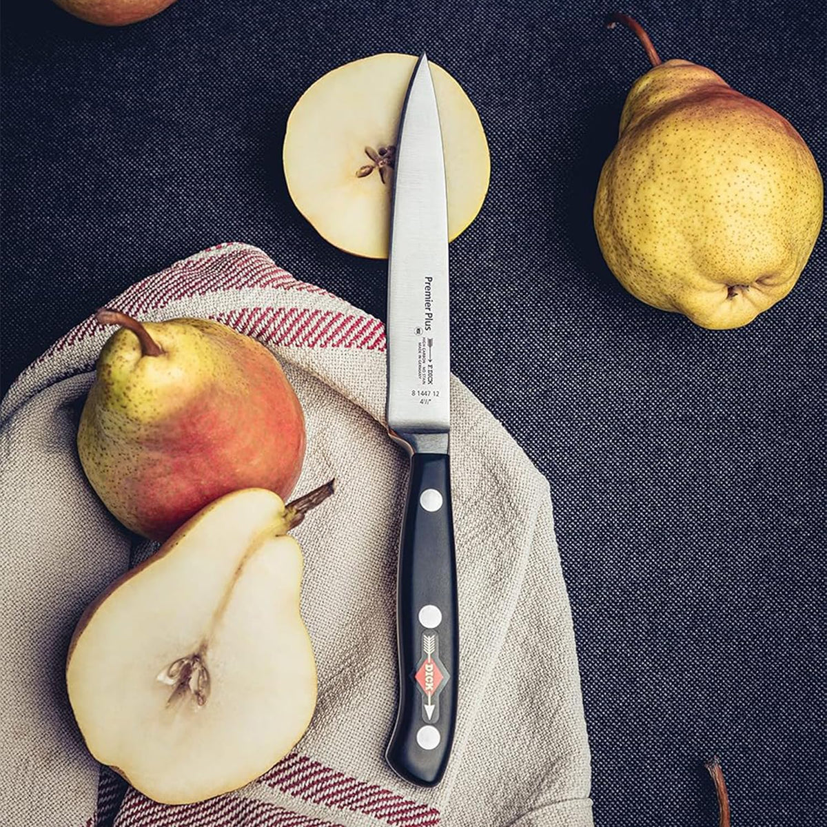 – Premier Plus Peeling Knife - Paring knife with 2.8" blade & 56 HRC - Ideal for cutting fruit & vegetables - Ultra sharp - Stainless steel - Ergonomic handle - High carbon - Made in Germany