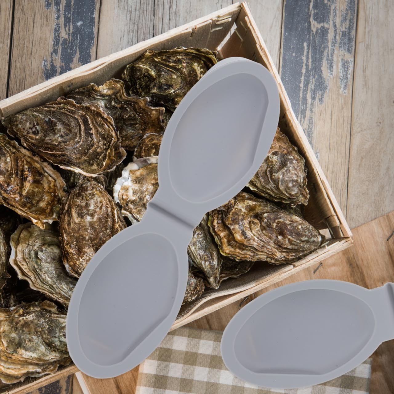Oyster Shucker Tool Set 2-Pack Oyster Holder Opener for Safe Shellfish Opening Ergonomic Shucking Clamp for Clam Scallop Seafood Tools for Bbq Picnic Dinner Travel