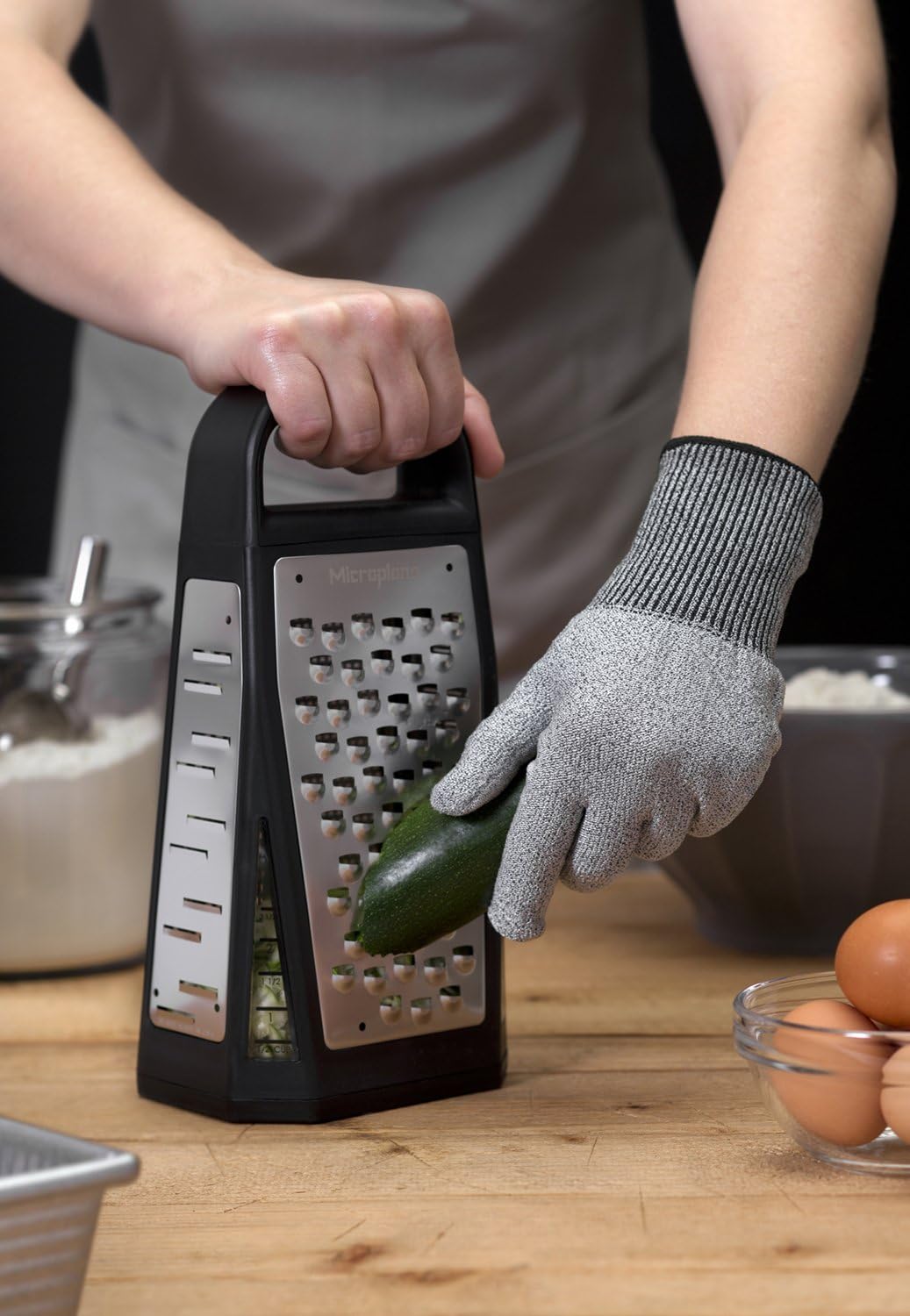 Cut Resistant Glove Keep Hands Safe in The Kitchen