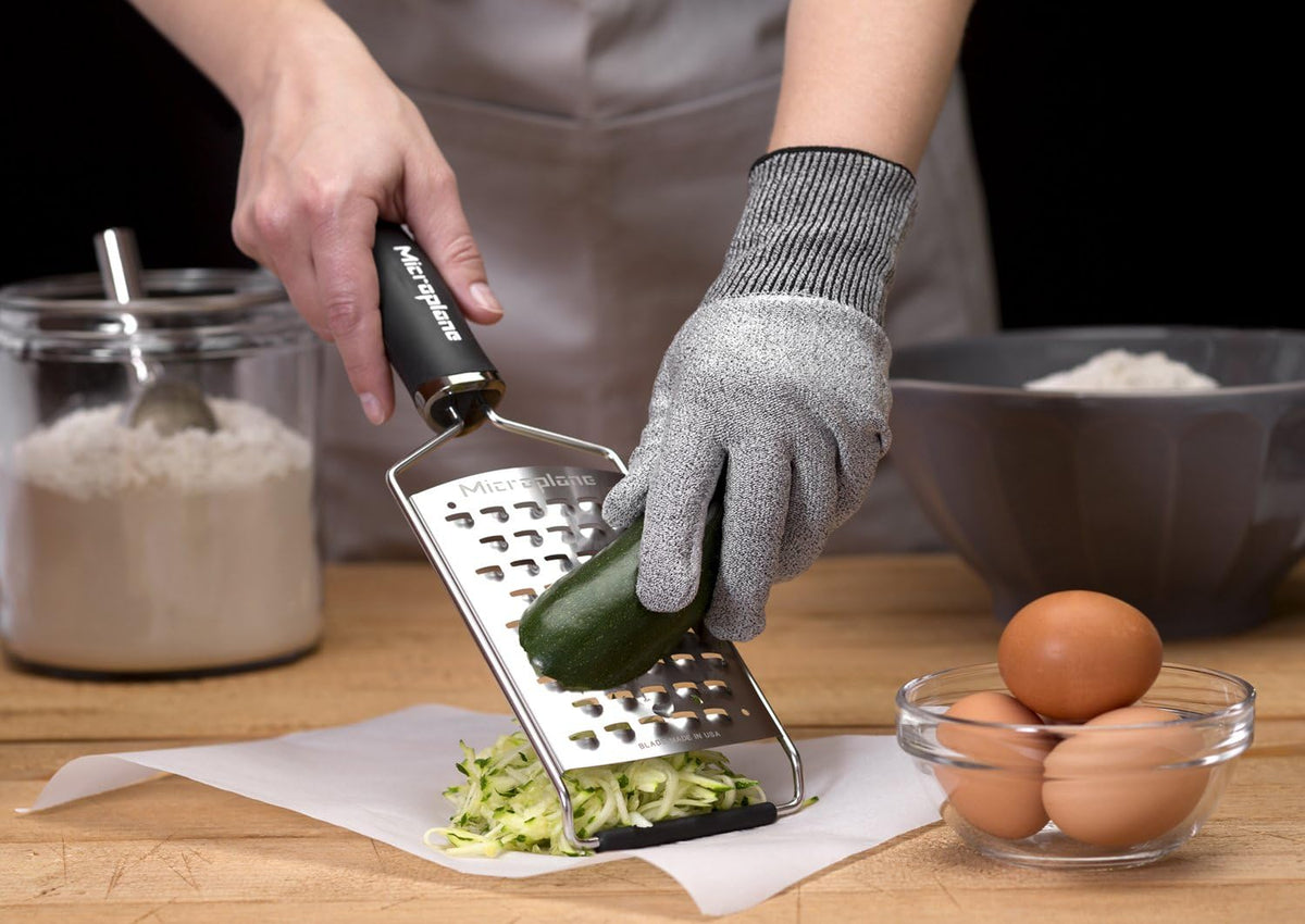 Cut Resistant Glove Keep Hands Safe in The Kitchen