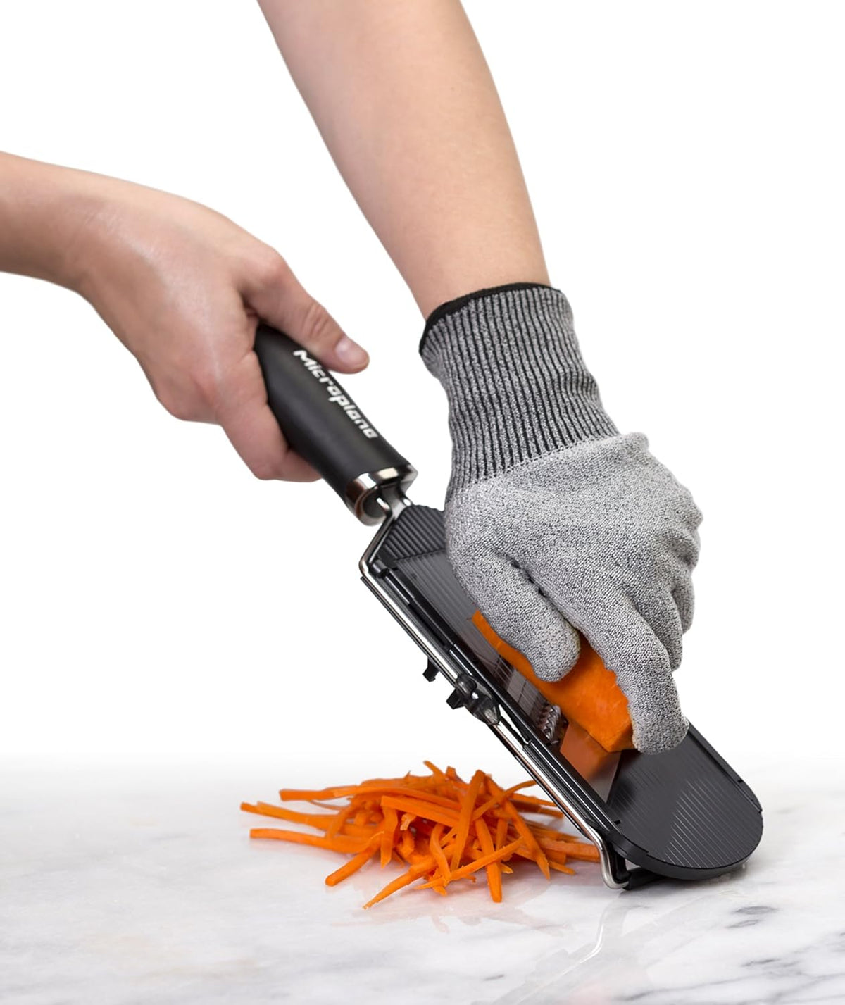 Cut Resistant Glove Keep Hands Safe in The Kitchen