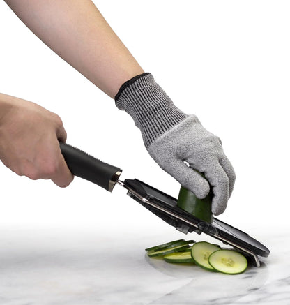 Cut Resistant Glove Keep Hands Safe in The Kitchen