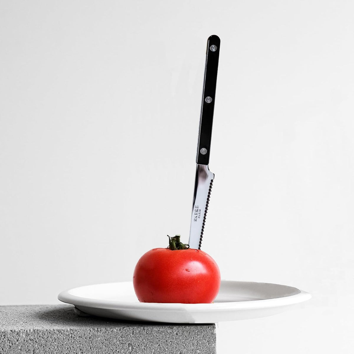 Serrated Knife 8.5 inches - Bistrot Collection - Perfect for Tomatoes, Lemons, Breads - Stainless Steel & Nylon - Dishwasher Safe - Burgundy - Brilliant Finish