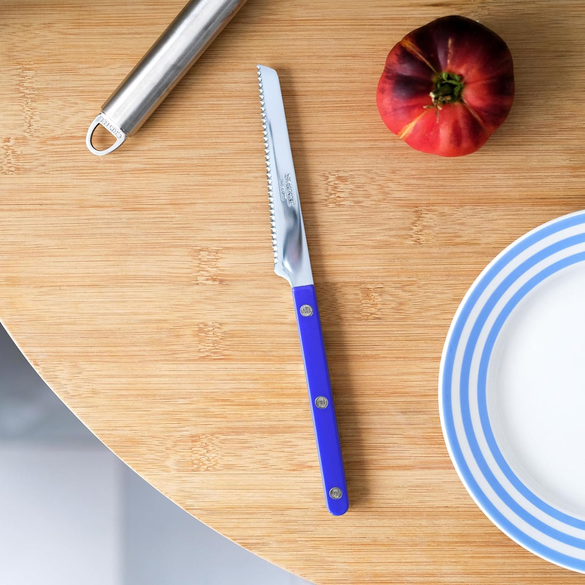 Serrated Knife 8.5 inches - Bistrot Collection - Perfect for Tomatoes, Lemons, Breads - Stainless Steel & Nylon - Dishwasher Safe - Burgundy - Brilliant Finish