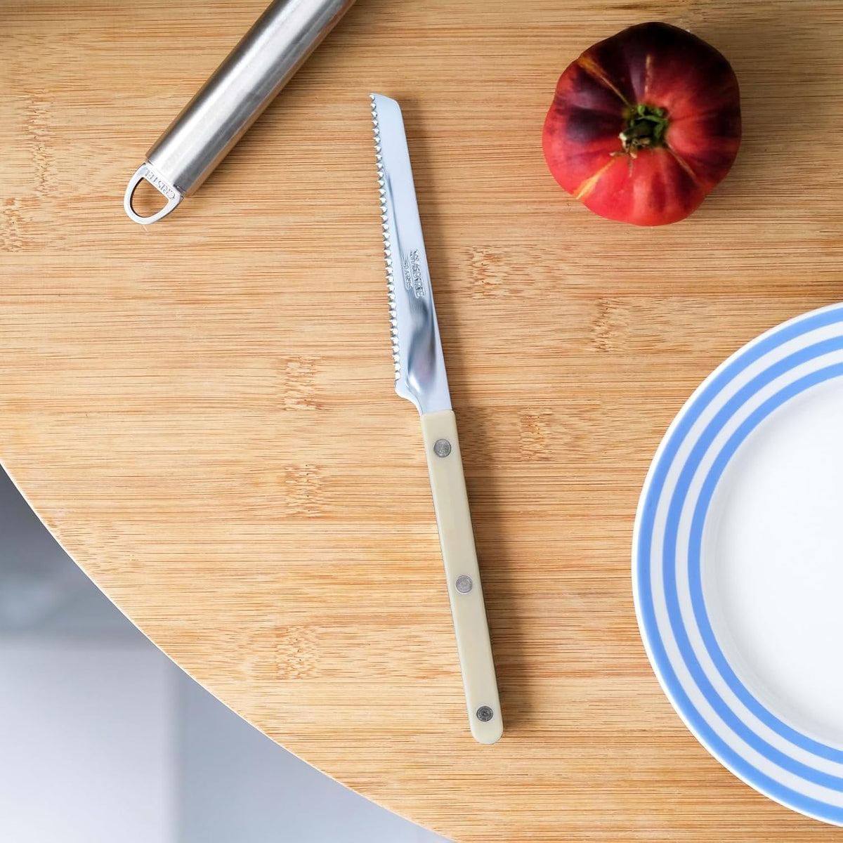 Serrated Knife 8.5 inches - Bistrot Collection - Perfect for Tomatoes, Lemons, Breads - Stainless Steel & Nylon - Dishwasher Safe - Burgundy - Brilliant Finish