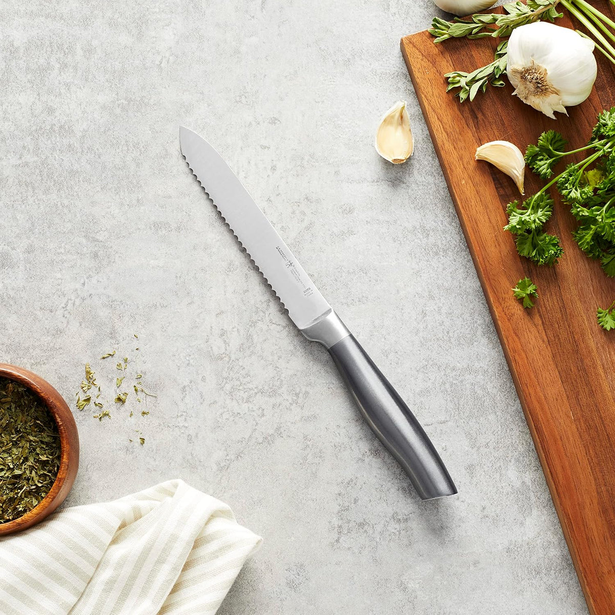 Graphite 5-inch Serrated Utility Knife