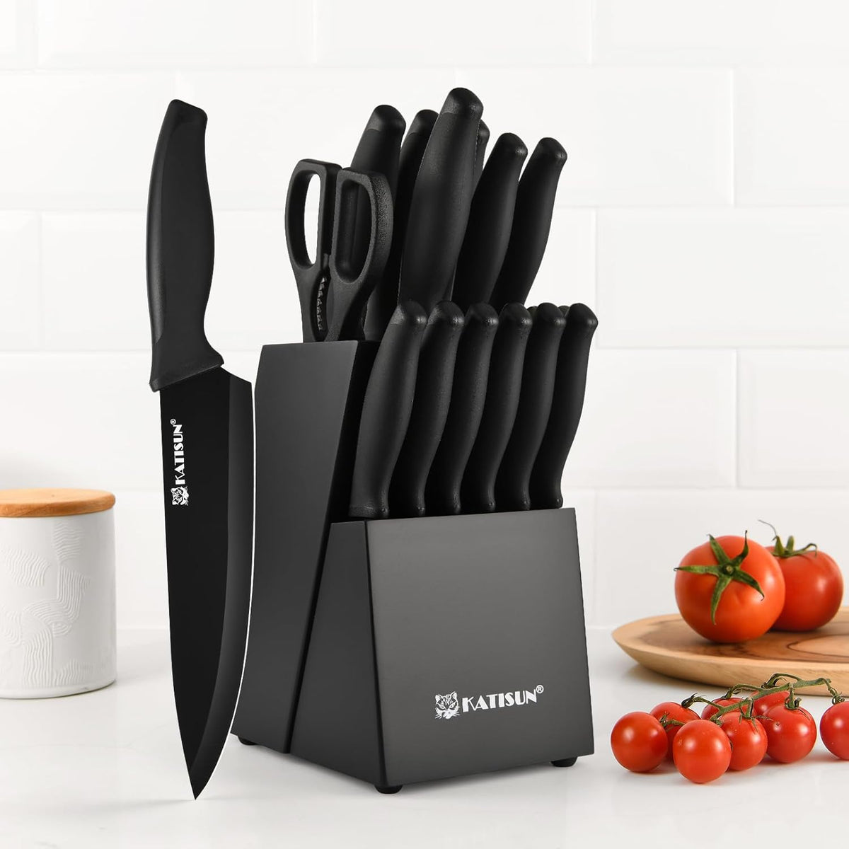 15-Piece Stainless Steel Kitchen Knife Set, Built-in Knife Sharpener, Dishwasher Safe, Ergonomic Non-Slip Handles, 6 Steak Knives, Black